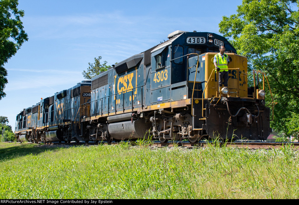 A trio of Geeps enters a siding at Tullahoma 